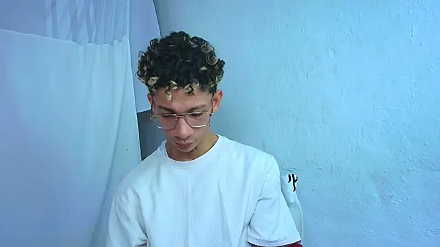 Snapshot of mateodeamjo chatting on April 2026 01:02:02 PM mateodeamjo online show from April 2026 01:02:02 PM