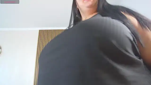 SofiaHanson online show from November 2025 12:07:01 PM