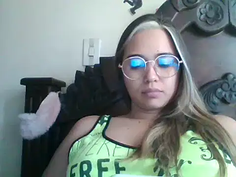 trianabell online show from January 2025 07:51:02 PM