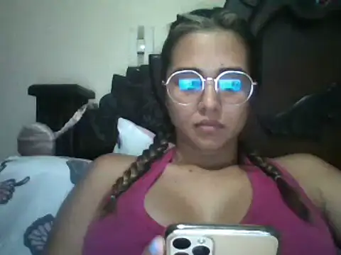 trianabell online show from March 2025 03:00:01 AM