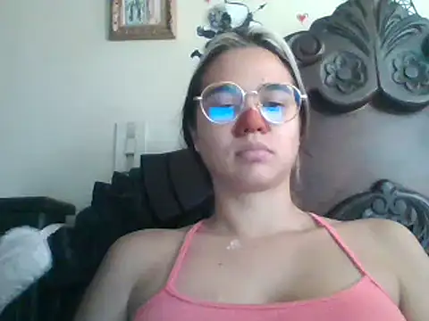 trianabell online show from March 2025 04:56:02 PM