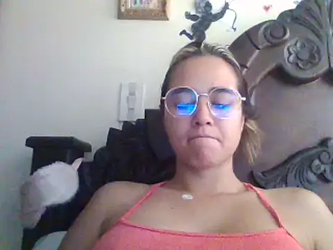 trianabell online show from March 2025 04:33:01 PM