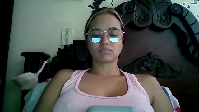 trianabell online show from September 2025 04:39:01 PM