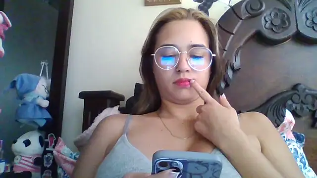 trianabell online show from October 2025 08:30:02 PM