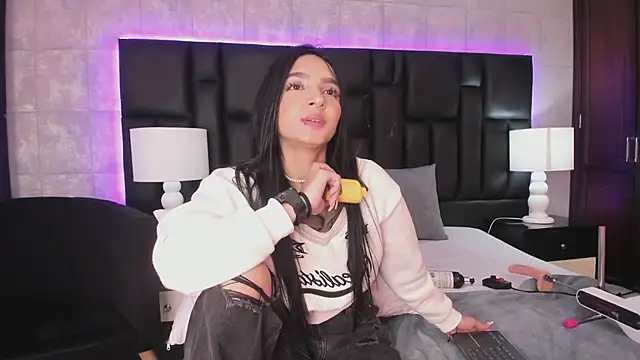 MiaSweeths online show from December 2024 07:03:02 PM