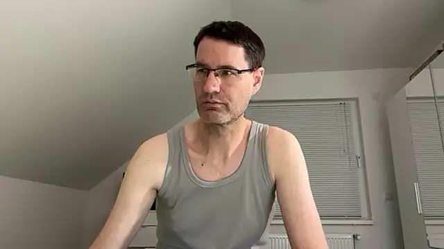 zxzx cam1 online show from February 2026 06:00:02 PM