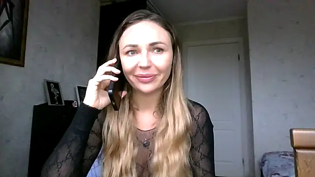 Snapshot of AngelinaLove28 chatting on October 2025 06:10:01 AM AngelinaLove28 online show from October 2025 06:10:01 AM