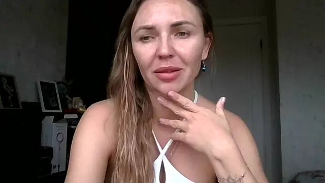 Snapshot of AngelinaLove28 chatting on October 2025 07:38:02 AM AngelinaLove28 online show from October 2025 07:38:02 AM