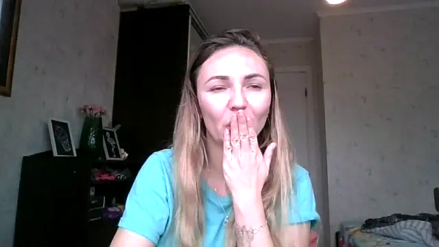 Snapshot of AngelinaLove28 chatting on November 2025 07:18:02 AM AngelinaLove28 online show from November 2025 07:18:02 AM