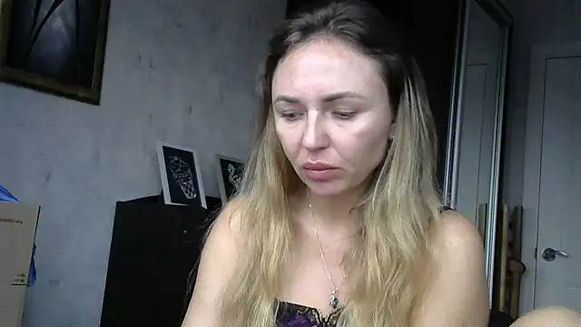 Snapshot of AngelinaLove28 chatting on November 2025 08:03:01 AM AngelinaLove28 online show from November 2025 08:03:01 AM