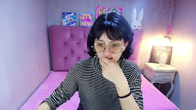 Snapshot of charlottemoonxz chatting on April 2026 06:34:01 PM charlottemoonxz online show from April 2026 06:34:01 PM