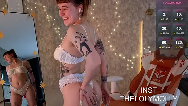 Snapshot of LolyMolli chatting on November 2025 11:01:02 AM LolyMolli online show from November 2025 11:01:02 AM