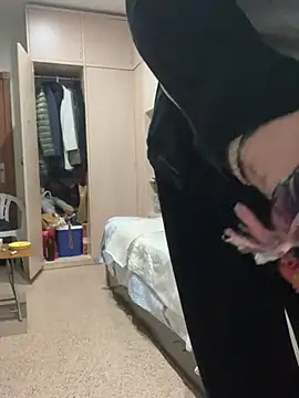 Snapshot of Kamaleonix chatting on March 2025 09:10:02 PM Kamaleonix online show from March 2025 09:10:02 PM