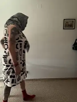 Snapshot of Kamaleonix chatting on October 2025 04:38:02 PM Kamaleonix online show from October 2025 04:38:02 PM