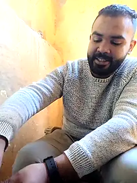 Snapshot of ListedLoin chatting on January 2025 08:00:01 AM ListedLoin online show from January 2025 08:00:01 AM