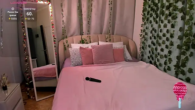 Love is Lola online show from October 2025 12:11:01 AM