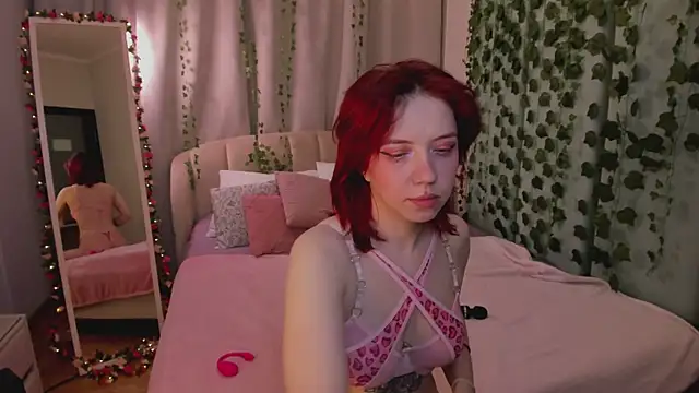 Love is Lola online show from December 2025 12:15:02 AM