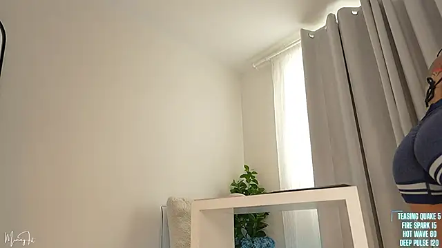 Snapshot of mimmyfit1 chatting on November 2025 04:51:02 PM mimmyfit1 online show from November 2025 04:51:02 PM