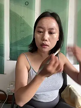 Eliza-E online show from April 2026 02:00:01 AM