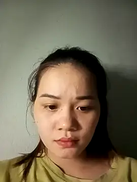 Ngoc-Trinh online show from December 2024 02:55:01 PM