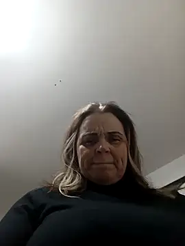 Snapshot of hugebobbs chatting on December 2025 04:03:01 PM hugebobbs online show from December 2025 04:03:01 PM