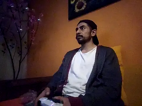 Angel Coronel online show from December 2024 01:43:01 AM
