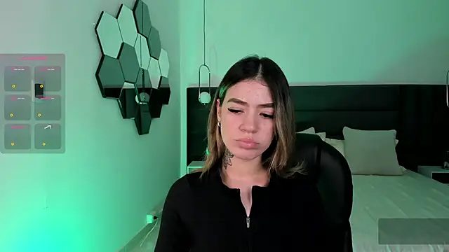 Snapshot of ViolettHansson chatting on October 2025 08:54:02 PM ViolettHansson online show from October 2025 08:54:02 PM