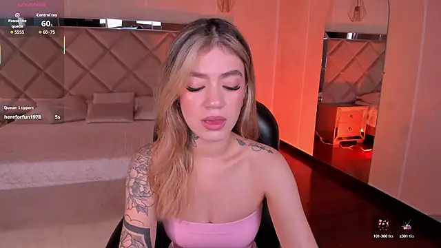 ViolettHansson online show from November 2025 05:13:02 PM