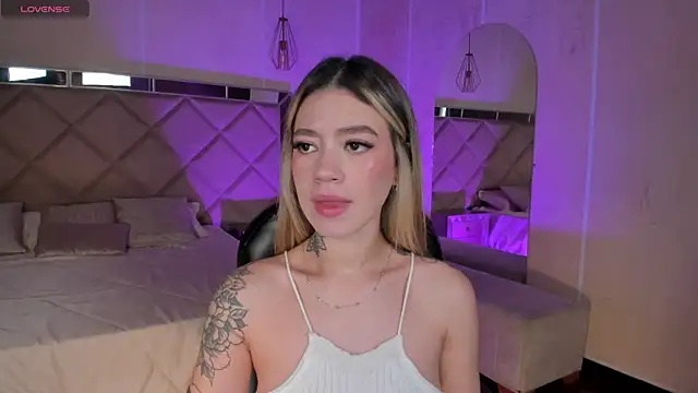 Snapshot of ViolettHansson chatting on January 2026 07:08:02 PM ViolettHansson online show from January 2026 07:08:02 PM