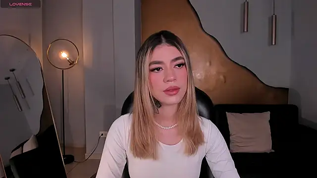 Snapshot of ViolettHansson chatting on February 2026 11:47:02 AM ViolettHansson online show from February 2026 11:47:02 AM