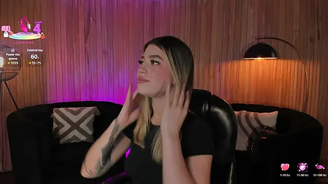 Snapshot of ViolettHansson chatting on February 2026 06:17:02 PM ViolettHansson online show from February 2026 06:17:02 PM