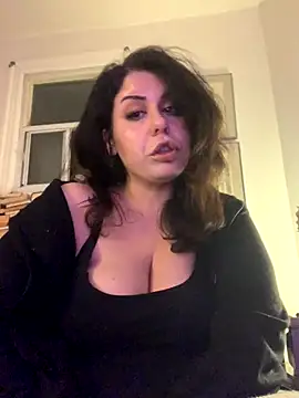 holyeroticss online show from December 2025 12:18:01 AM