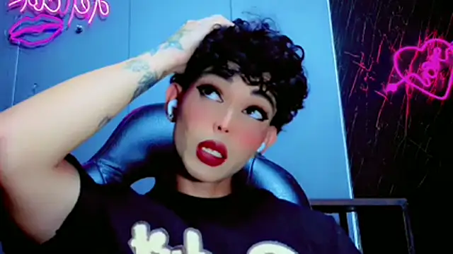 Snapshot of Marian_LV chatting on November 2025 02:05:01 PM Marian LV online show from November 2025 02:05:01 PM