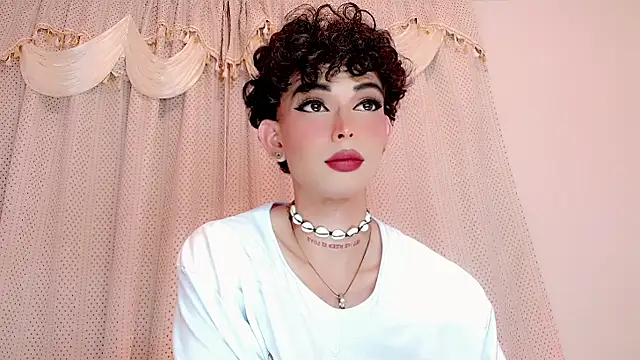 Snapshot of Marian_LV chatting on December 2025 11:53:01 PM Marian LV online show from December 2025 11:53:01 PM