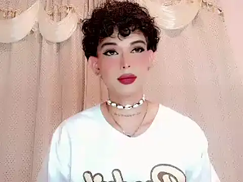 Snapshot of Marian_LV chatting on December 2025 01:32:02 AM Marian LV online show from December 2025 01:32:02 AM