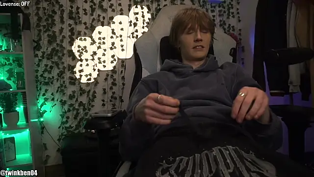 twinkben online show from December 2025 09:08:01 PM