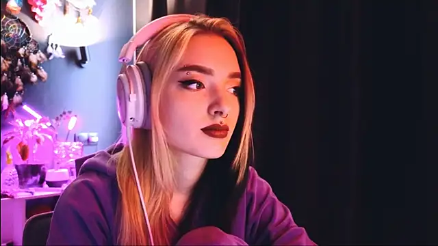 Avi Nile online show from December 2024 03:04:01 AM