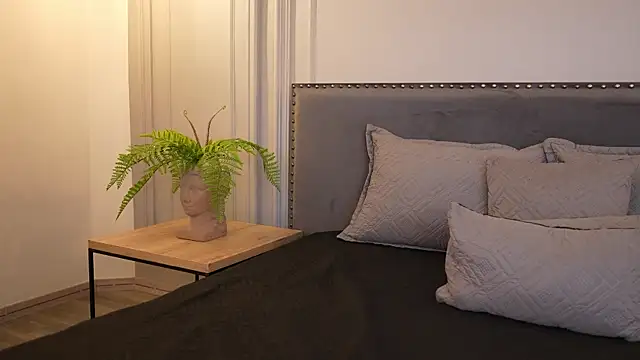 IrisBaker online show from October 2025 09:35:02 PM