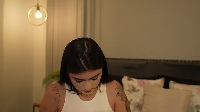 Snapshot of IrisBaker chatting on January 2026 09:39:02 PM IrisBaker online show from January 2026 09:39:02 PM