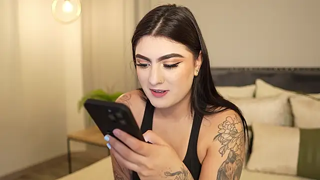 Snapshot of IrisBaker chatting on January 2026 07:39:01 PM IrisBaker online show from January 2026 07:39:01 PM