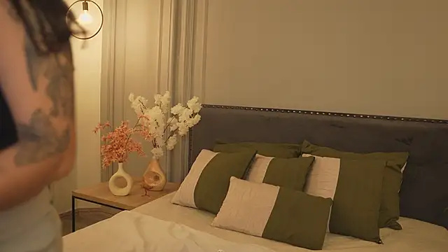 Snapshot of IrisBaker chatting on February 2026 10:44:01 PM IrisBaker online show from February 2026 10:44:01 PM