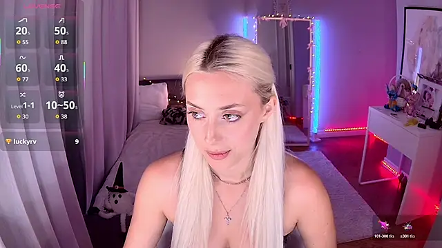 Snapshot of LoryWood chatting on November 2025 03:22:01 PM LoryWood online show from November 2025 03:22:01 PM