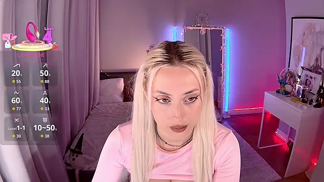 Snapshot of LoryWood chatting on November 2025 03:58:02 PM LoryWood online show from November 2025 03:58:02 PM