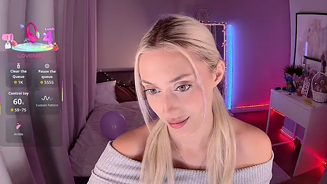 Snapshot of LoryWood chatting on December 2025 03:43:02 PM LoryWood online show from December 2025 03:43:02 PM