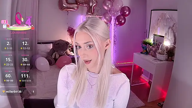 Snapshot of LoryWood chatting on December 2025 04:14:02 PM LoryWood online show from December 2025 04:14:02 PM