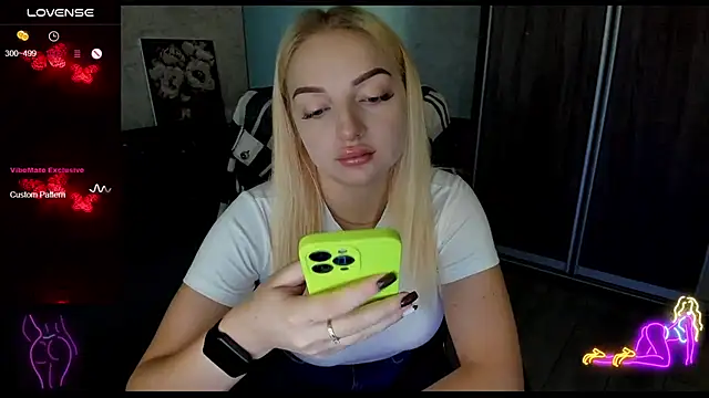 Snapshot of Stella__Cox chatting on September 2025 05:29:01 AM Stella Cox online show from September 2025 05:29:01 AM