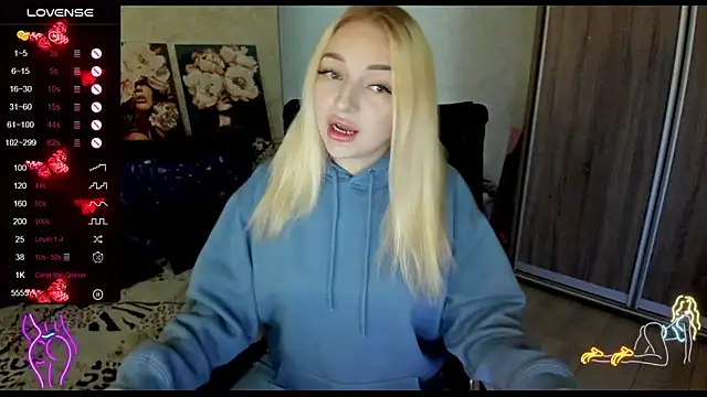 Snapshot of Stella__Cox chatting on October 2025 05:26:02 AM Stella Cox online show from October 2025 05:26:02 AM