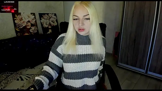 Snapshot of Stella__Cox chatting on October 2025 05:06:01 AM Stella Cox online show from October 2025 05:06:01 AM