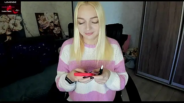 Snapshot of Stella__Cox chatting on October 2025 06:37:02 AM Stella Cox online show from October 2025 06:37:02 AM