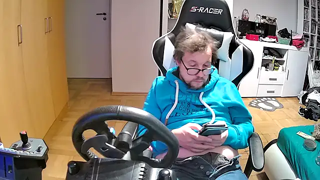 Snapshot of larsgessner30 chatting on October 2025 09:31:02 PM larsgessner30 online show from October 2025 09:31:02 PM